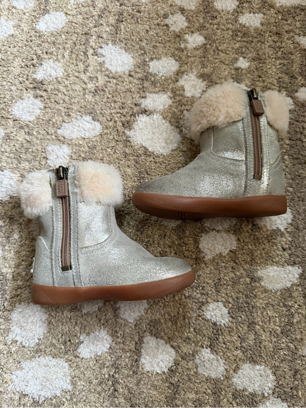 Toddler Ugg Jorie Metallic Boots ⭐️play condition - Picture 6 of 9